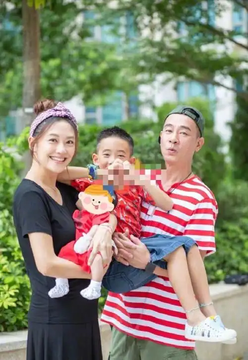 陈小春的老婆是谁(陈小春应采儿结婚十周年)