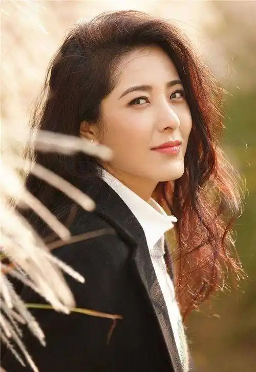 曾黎:看呆小林青霞,保剑锋怒赞她是中戏200年一遇的美女_胡静_美貌