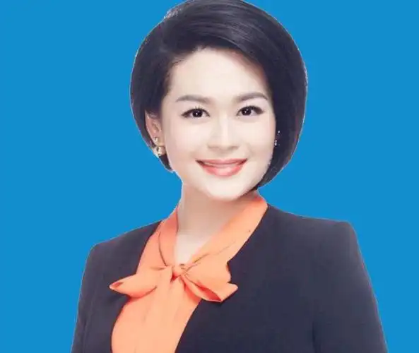 央视财经频道新主持海同,又一位气质清新,风格有特点的跨界美女