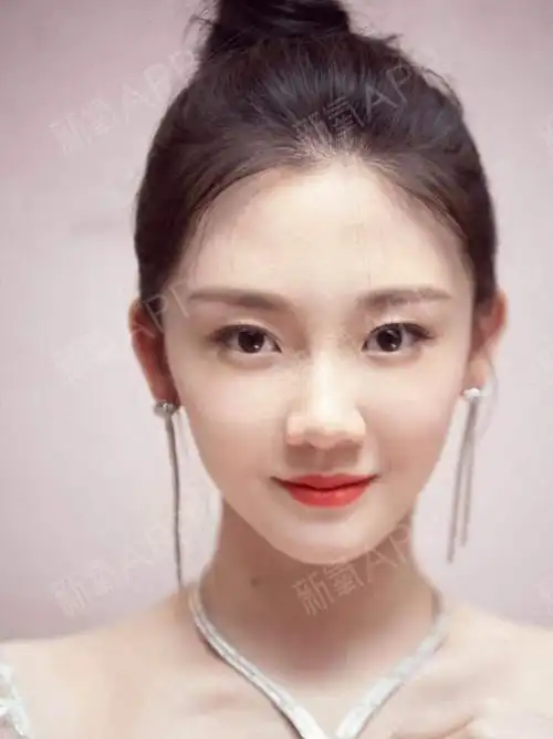 娱乐圈的蒜头鼻女星为啥还能这么美