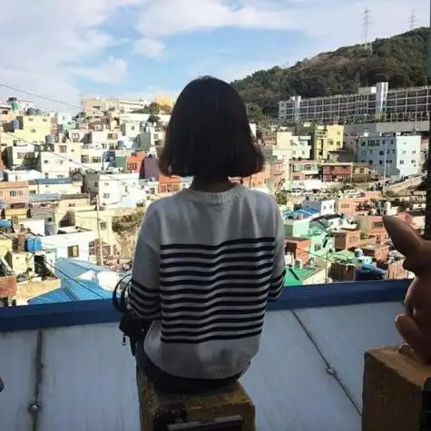 短发女孩背影图片_短发女生背影头像微信