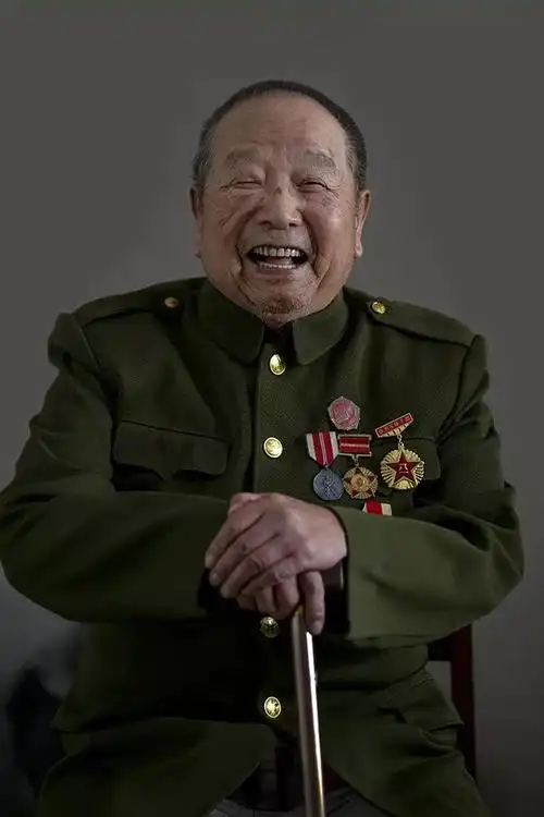 我们不会忘记锦州70位共和国老兵肖像摄影作品展启幕