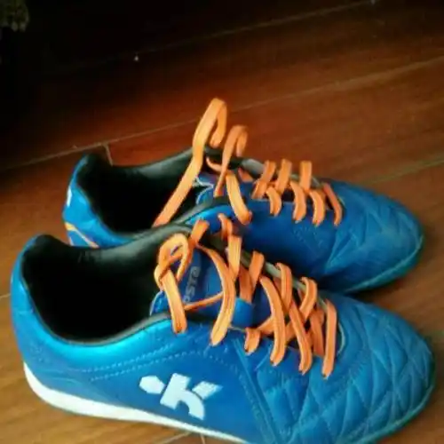 男生足球鞋,转让