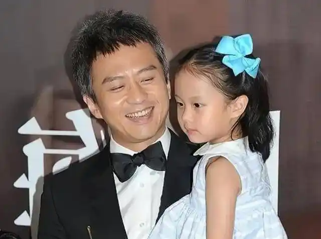 原创孙俪晒儿子等等镜头下的自己被邓超宠溺的女儿小花如今漂亮可爱