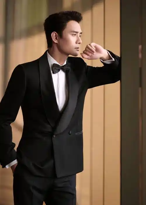 王凯出席中国电视金鹰奖_礼服_brioni_黑色