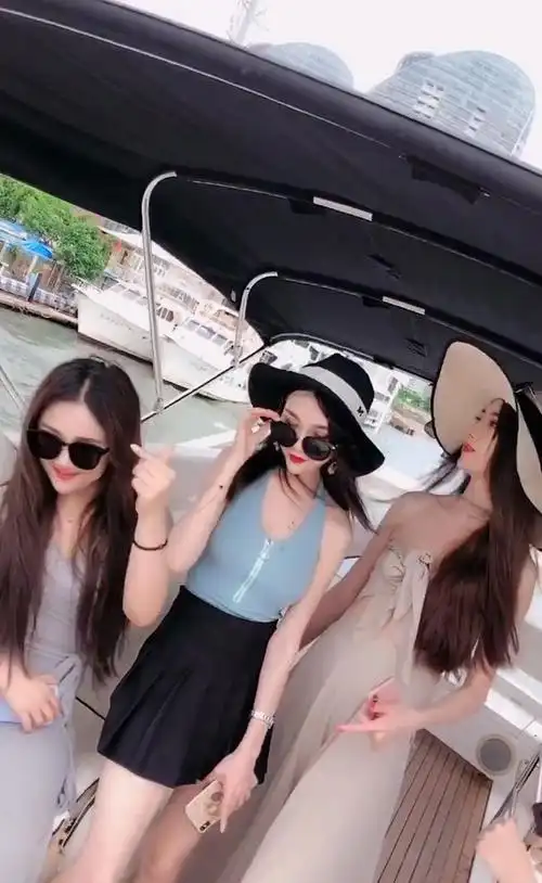 时尚美女们出海游玩气质出众这才是真女神