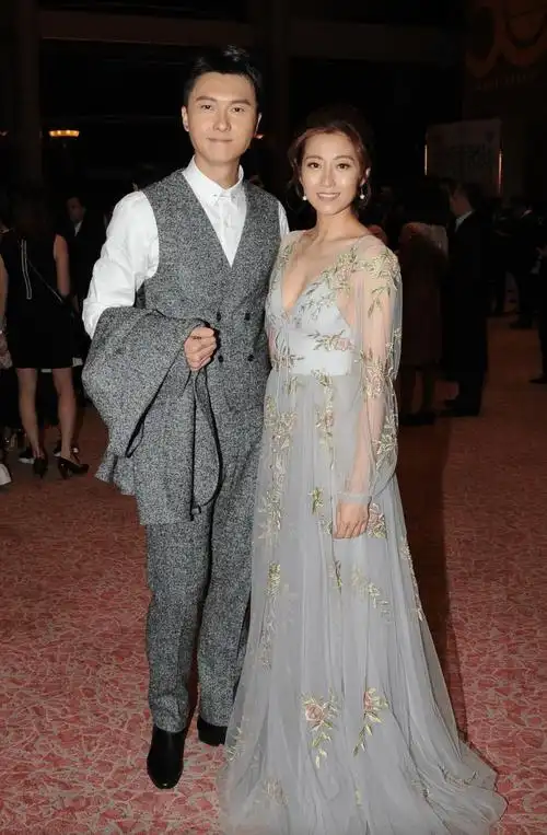 王浩信在tvb的发展之路平坦也精彩,不过依然不如他与妻子陈自瑶这一段