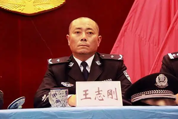 【 眉山市 三级警监的狱中诗作:在自己的祖国我丢失故乡】