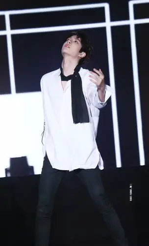 这天过后,王一博捂着自己的奶膘哭诉肖战