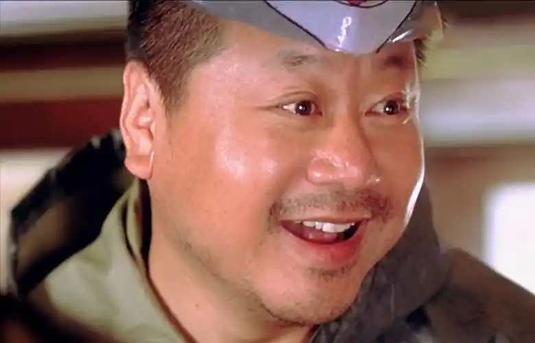 回顾范伟母亲早逝后给父亲找老伴他娶护士为妻却在婚姻中弱势