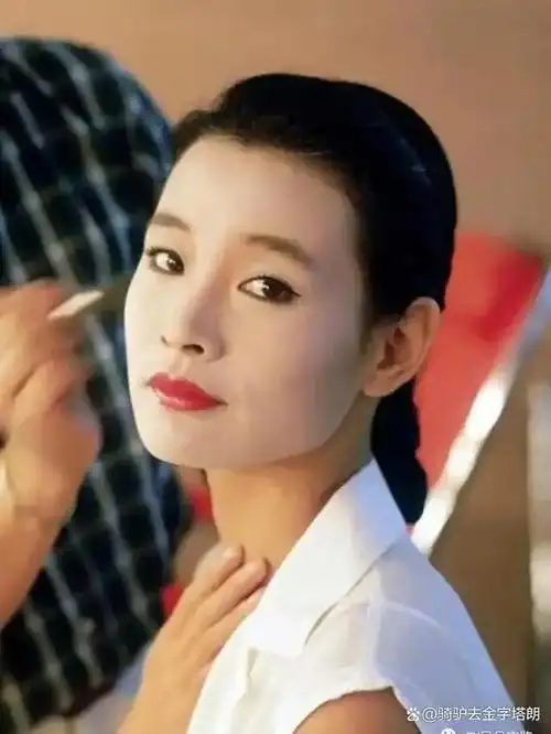 「陈冲」让华人第一美男子尊龙成"备胎",中国最「欲」的女人