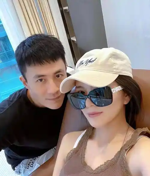 35岁财富自由王灿再嫁,与杜淳幸福二婚,一家三口共建新生活_爱情_人生