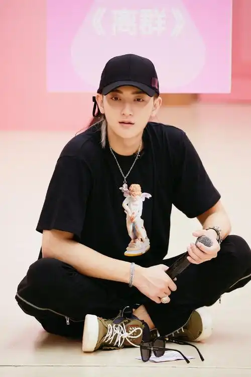 黄子韬日系狼尾长发帅气图片46