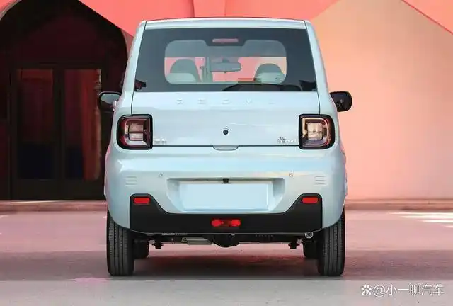 国产又一买菜代步小车,吉利熊猫mini实车亮相,2门4座,两种动力