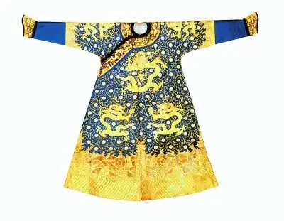 图2图1为皇帝端罩实物(冬季用),图2为乾隆皇帝所穿衮服(正面),图3为