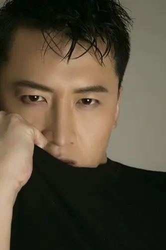 内地男演员初鹏旭 黑白艺术写真