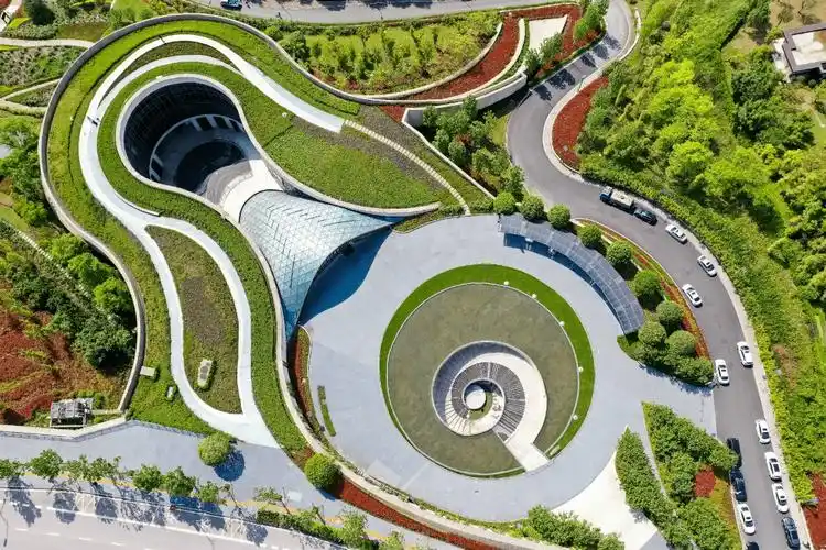 沿线包括金海湾滨江公园,九曲河公园,礼嘉智慧公园,华侨城滨江休闲带