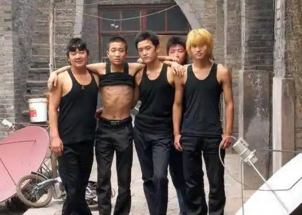 被称为东北土皇帝, 几十名貌美女星跟他有染!_乔四吧_地位_时候