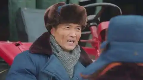 《最美的青春》赵天山让张曼玲叫几个人去参加紧急救援任务