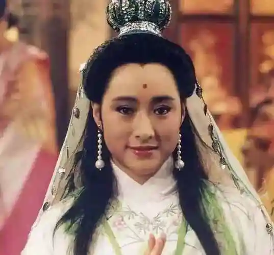第七个版本是阮虔芷,她曾在电视剧《新白娘子传奇》中出演观音菩萨,其