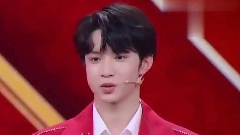 时代少年团刘耀文拔智齿脸还没消肿,酷帅文哥因为智齿变身奶包子!