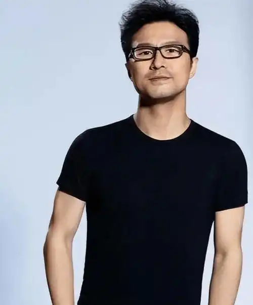 汪峰:八离世家的婚姻传奇,堪比小说的人生经历