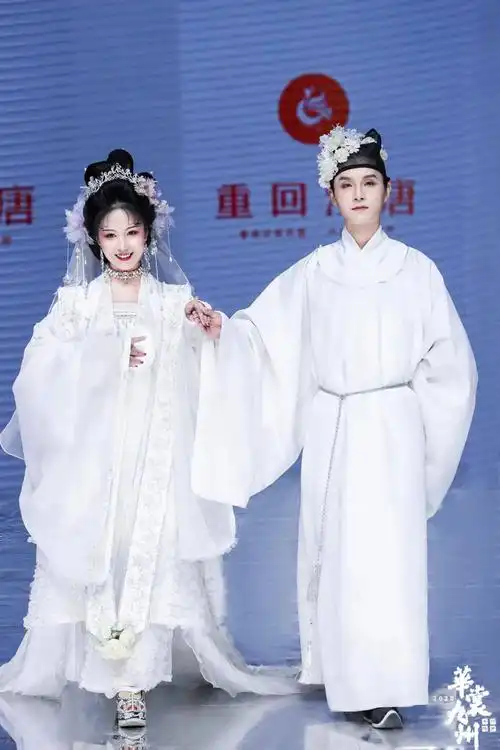 又有中式婚服的端庄秀丽!