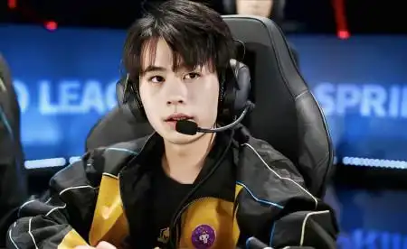 hero无畏被轮换时哭过,不相信会被取代,但被久哲警告打法有问题