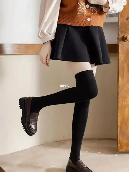 过膝袜  #秋冬穿搭  #显高显瘦显腿长  冬天一定要穿一双既保暖又