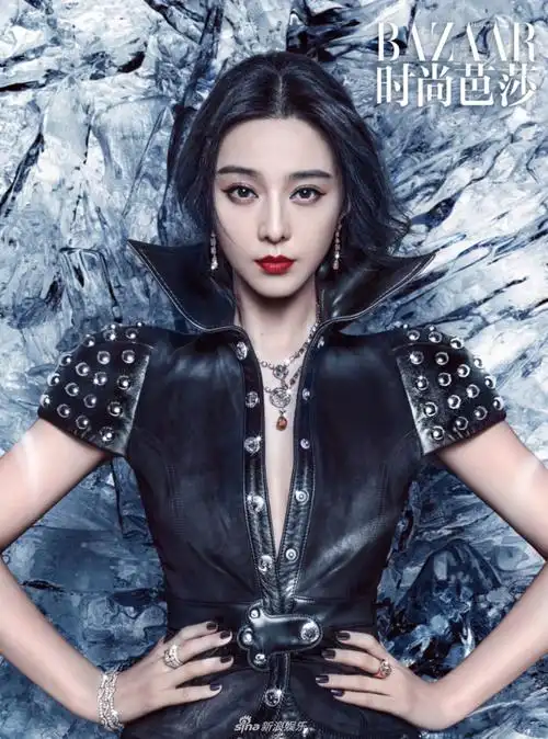 12月11日,范冰冰登上《时尚芭莎》2018年1月刊封面大片曝光,范爷