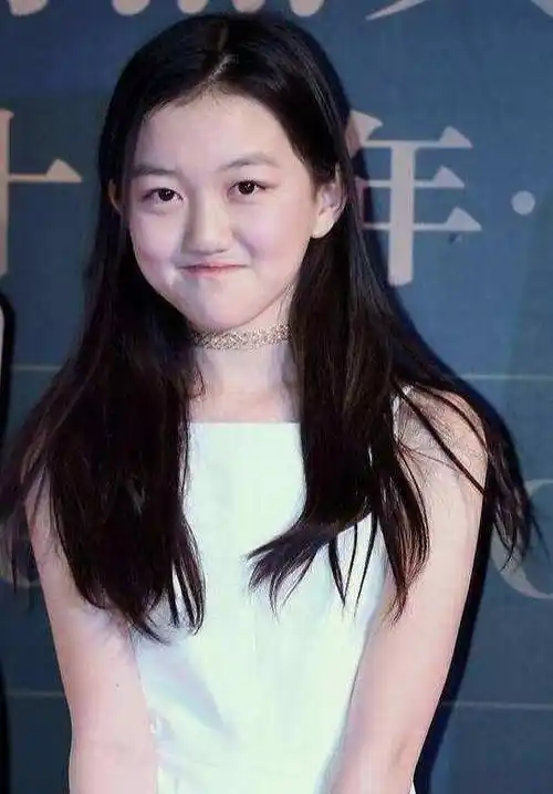 王菲女儿退学的背后是4亿家庭的隐痛:父母的控制欲害了许多孩子_李嫣