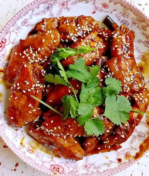 家常菜 可乐鸡翅 麻辣牛肉做的可乐鸡翅 麻辣牛肉