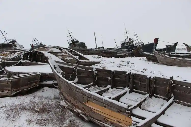 生 渔业文化在这里延续  传承 老渔船就在这延续传承中逐渐堆弃在海滩