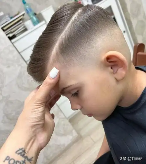 马上就要开学了,最帅小男孩发型推荐给大家,适合3到10岁