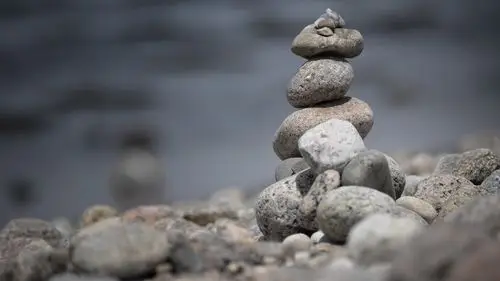 堆叠的石头图片高清宽屏桌面壁纸