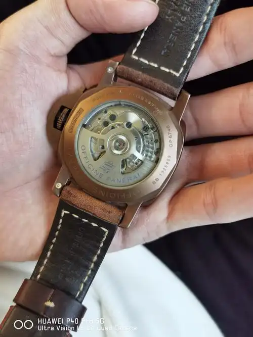 沛纳海黄铜表盘