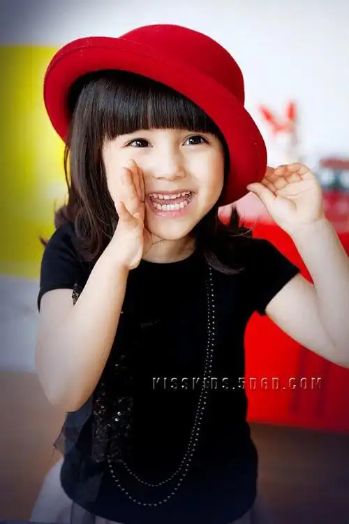 小女孩,笑起来就是可爱.