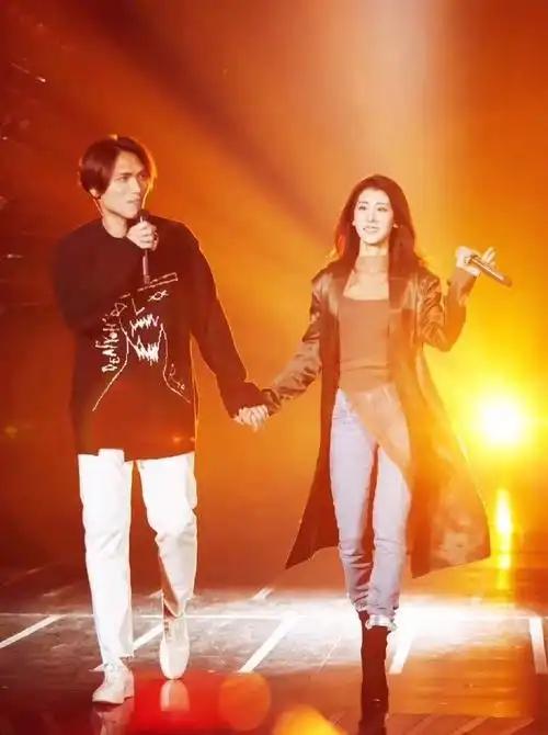 哇#天赐的声音#第一期分组居然是杨宗纬和张碧晨,两人还要一起唱张