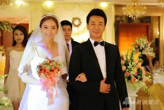 吴樾韩彩英小两口吵架掀桌子图