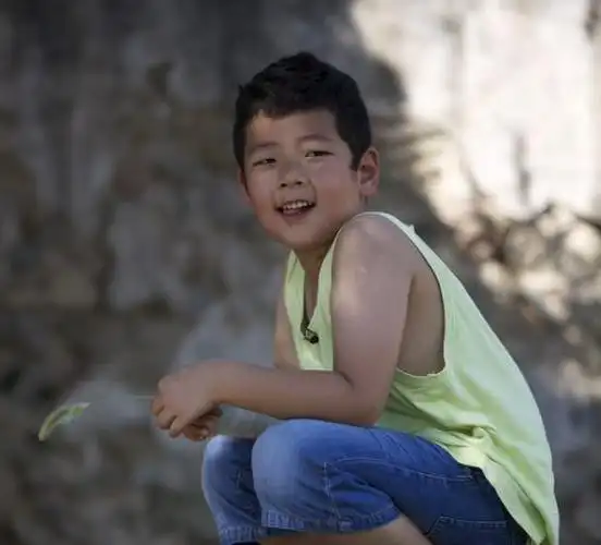 《爸爸去哪儿》第一季的小孩,石头.原名郭子睿.