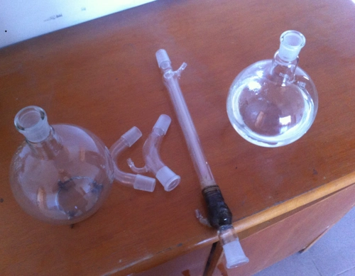 自制蒸馏水 附过程图片不好意思,冷凝管有点破,冷凝管越长效率越高