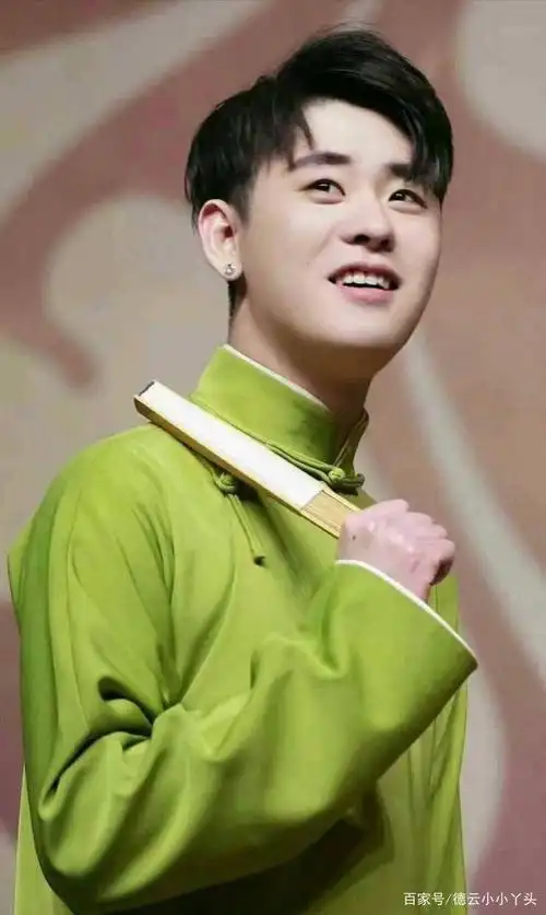 张云雷大褂之秋香绿,丫头们快来保存吧