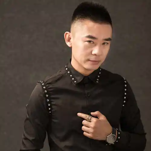 首页 华人男歌手 小东北 小东北的简介姓  名:小