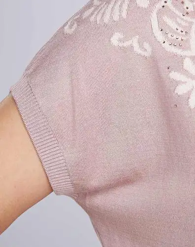 浅豆沙色提花圆领短袖针织衫