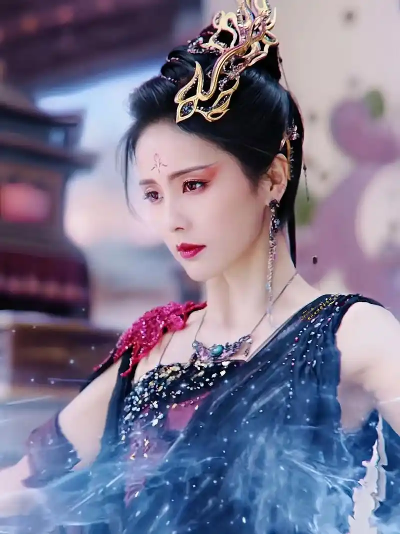 影视妆造# #服化道# #长月烬明# #仙侠剧# #影视剧# #白鹿