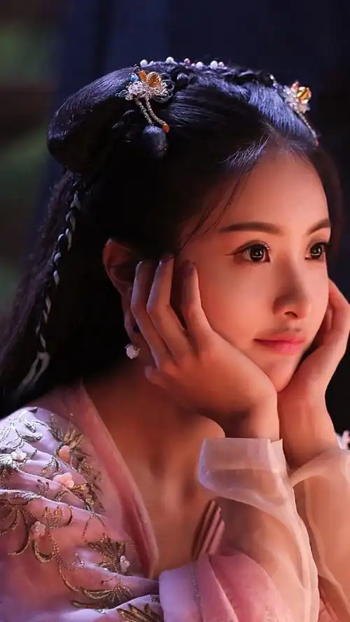 *从多愁善感的小玖姑娘转采于2018-07-13 12:26:48火王·赖雨濛古装