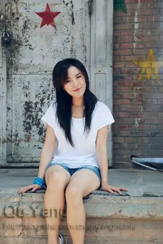 屈扬,著名女演员,业于中国人民解放军艺术学院戏剧系.