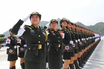 探访阅兵唯一女兵方队:带队的是唯一的女将军