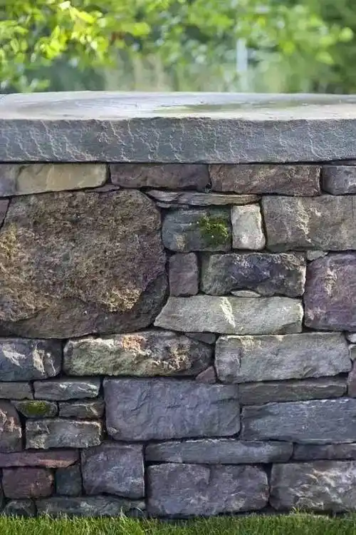 一面石头墙,美了整个院子