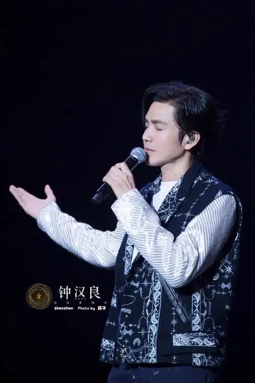 钟汉良超话#钟汉良o巡回演唱会##钟汉良深圳演唱会#深圳场的灯光整体